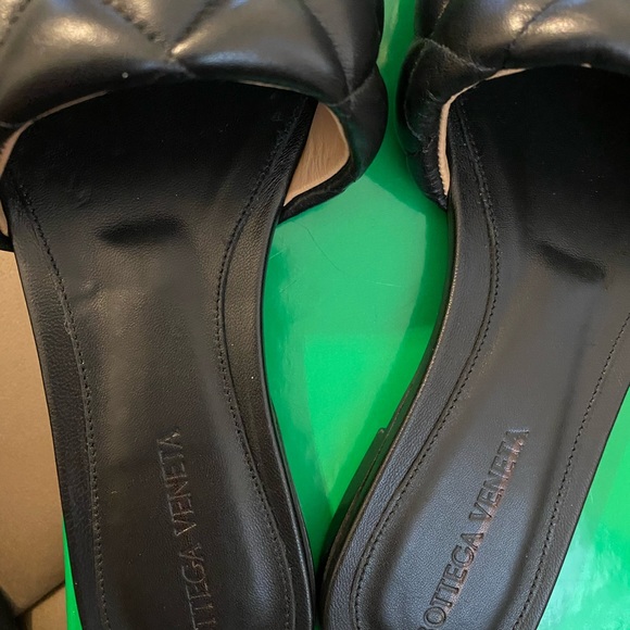 BOTTEGA VENETA Quilted Padded Flat Sandals In Black Leather 37. - Picture 2 of 10